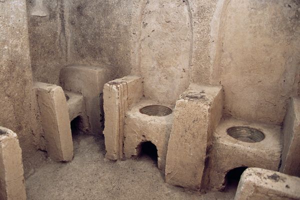authorrochelle's tweet photo. Poor Clares Convent Cemetery
Deceased nuns were placed on stone chairs to decompose, while the surviving nuns prayed near the lifeless bodies. https://t.co/YpIqbHCUhP? https://t.co/fybQXp2rbr