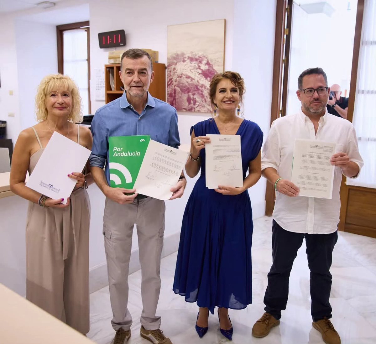 jebl_'s tweet photo. Esta mañana después de varias conversaciones con los distintos partidos políticos, se ha registrado la petición de una comisión de investigación sobre lo sucedido con la negligencia  de los cribados del cáncer de mama  
Firman:  Adelante Andalucía , Por Andalucía y PSOE... https://t.co/XShntNf4MI
