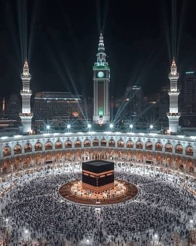 a_alsarii90's tweet photo. غُربة الدين وصلت لمرحلة مُرعبة !! 

#الحوثي_يستهدف_مكة_مجددا !! والعالم الإسلامي لا يستنكر حتى !! 
الحرم يا عالم ؟؟؟ الكعبة !! 
تُبنى لها البدائل وتُقصف في آنٍ واحد !! https://t.co/Tcukru4u5B