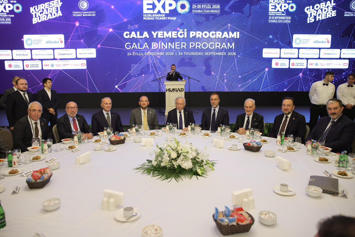 BurhanOzdemirTR's tweet photo. Uluslararası MÜSİAD EXPO Fuarımızın Gala Yemeği programını, Türkiye Büyük Millet Meclisi Başkan Vekilimiz Sayın Celal Adan’ın (@celal_adan) teşrifleriyle gerçekleştirdik.  

Bürokratlarımız ve iş dünyamızın kıymetli temsilcilerinin katılım sağladığı programımızda; bir kez daha üretimin, birlikte hareket etmenin ve başlattığımız yeni üretim seferberliğinin önemine vurgu yaptık. 

Tüm hızıyla süren fuarımız kapsamında uluslararası etkinliklerimize devam ederken; binlerce misafirimizi ağırlamanın, ülkemizin sanayicileri ve girişimcileri ile yeni ticaret köprüleri kurmanın gururunu ve heyecanını yaşıyoruz.  

Teşrifleri için TBMM Başkan Vekilimiz Sayın Celal Adan’a, Bakan Yardımcılarımıza, iş dünyamızın temsilcilerine, kıymetli sponsorlarımıza ve fuar katılımcılarımıza teşekkür ediyorum.