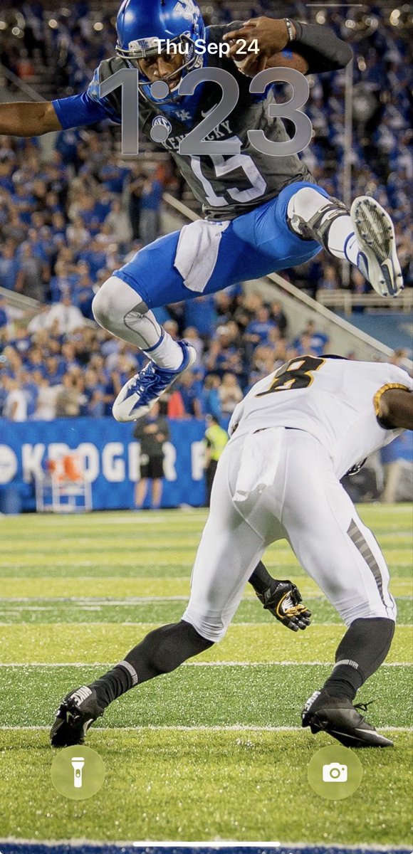THROATMUSCLES's tweet photo. This was my background for 2 years. Decided to bring it back on this Thursday afternoon. You couldn’t have convinced middle school me Stephen Johnson was not a top 5 qb in the country. Fuck you Lamar Jackson, 41-38💙 #throatmuscles #serviceable #gamemanager https://t.co/08kNeBw9OM
