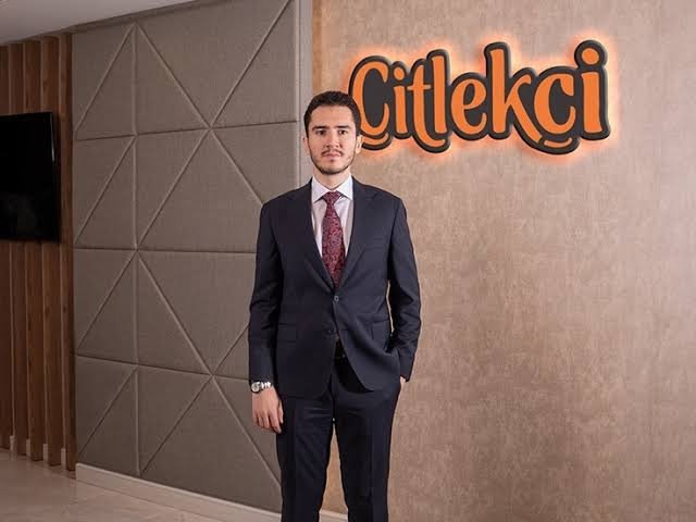 AnKaRaLI06788's tweet photo. Sosyal ağların Dalga geçtiği Çitlekçi patronu şu çocuk 1 milyarlık geri alım açıklayarak bu gün 6.6 milyon lot aldı ve  tabandan tavana gitti hisse.

Bu tip kaotik ortamda Tebrik ederim bu genç patronuda. https://t.co/p2spcwlX4H