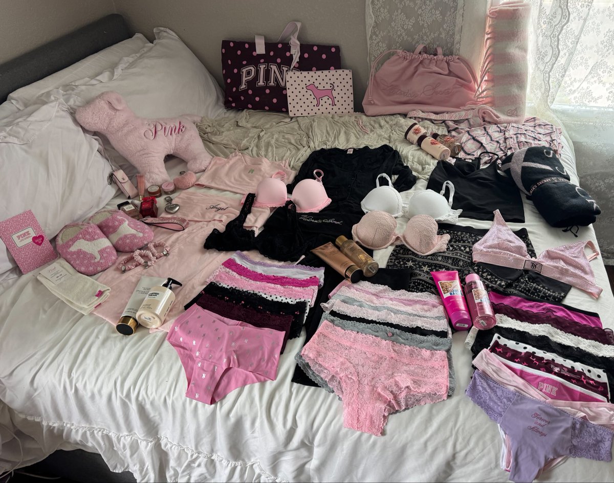 Iovelybunny's tweet photo. Victoria’s Secret haul 💖 

#victoriassecret #haul #victoriassecrethaul #overconsumptionfinalboss 
#ihaveaproblem https://t.co/radoUUKeOu