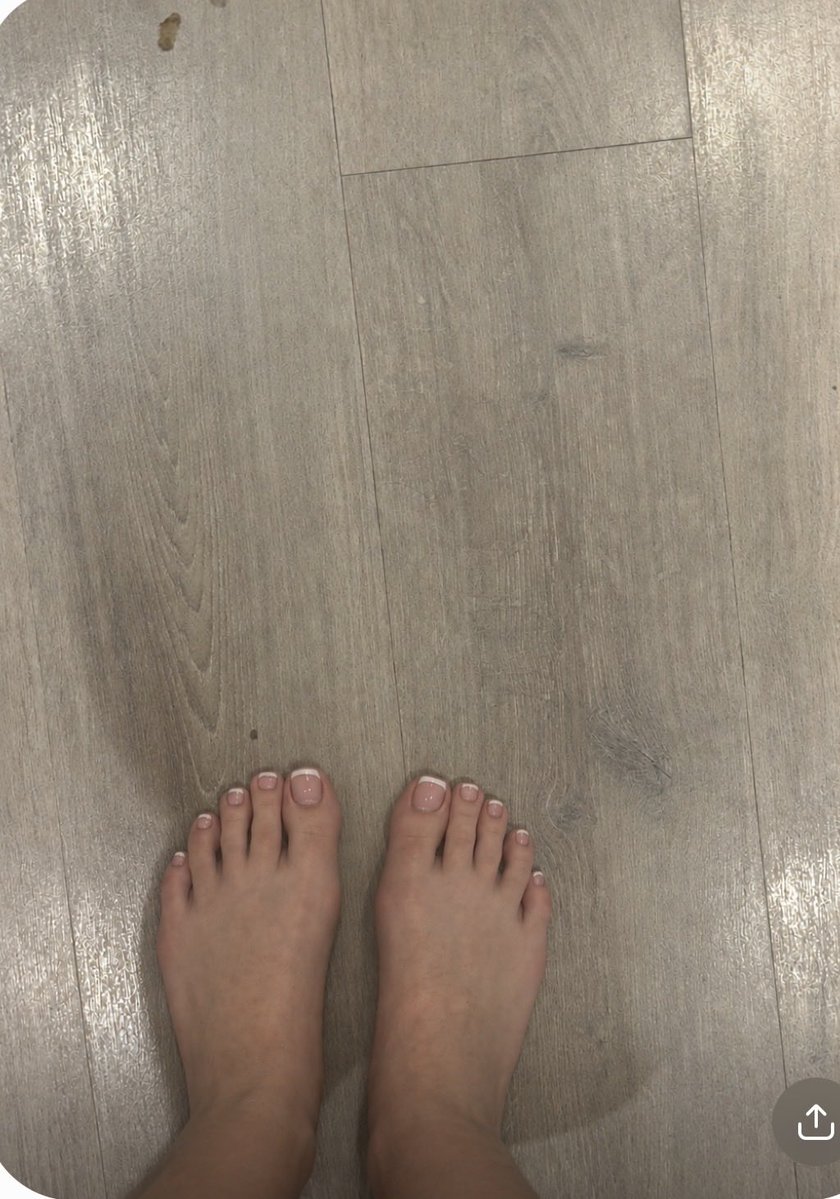 ittgudg's tweet photo. what do you think of my feet you dirty little pervert? #feet #footfetish #sellingcustoms #underwear #socks https://t.co/smZ3EsELcp