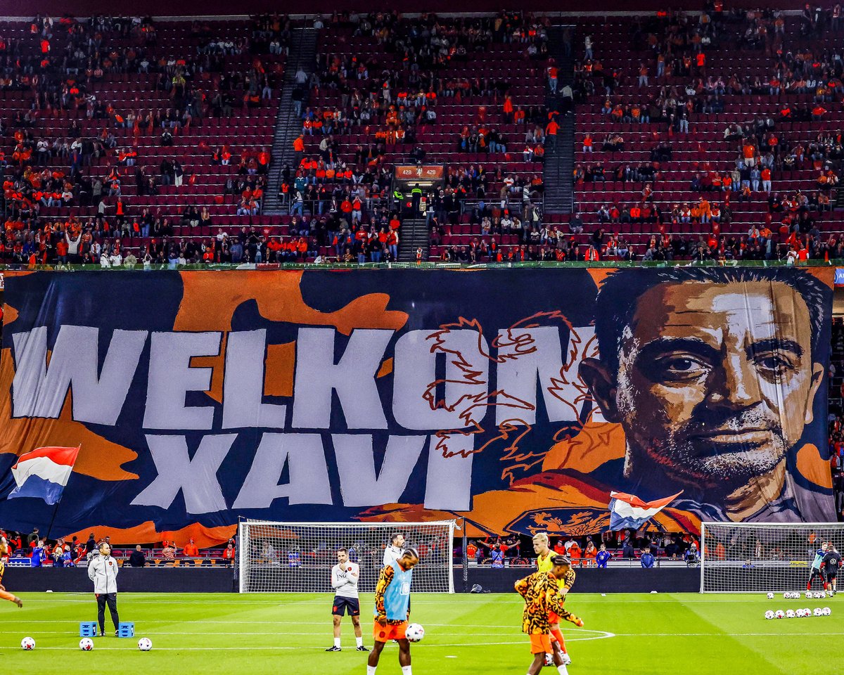 brfootball's tweet photo. Netherlands fans welcome their new head coach Xavi ahead of his first game in charge 🇳🇱 https://t.co/0r10E6qJ2m