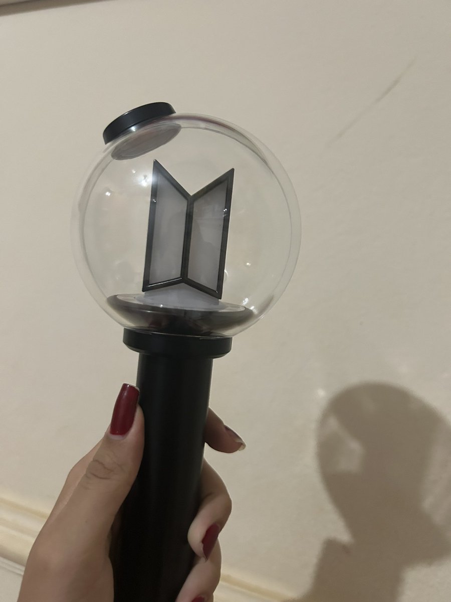 hoonsnowee's tweet photo. feedback positivo para @thv_coll3ctor 

minha primeira vez comprando em ceg e a experiência foi ótima. Minha Armybomb chegou certinha e processo da compra foi super organizadinho e transparente do começo ao fim!! obrigada <3 https://t.co/1G2m8fFqBZ