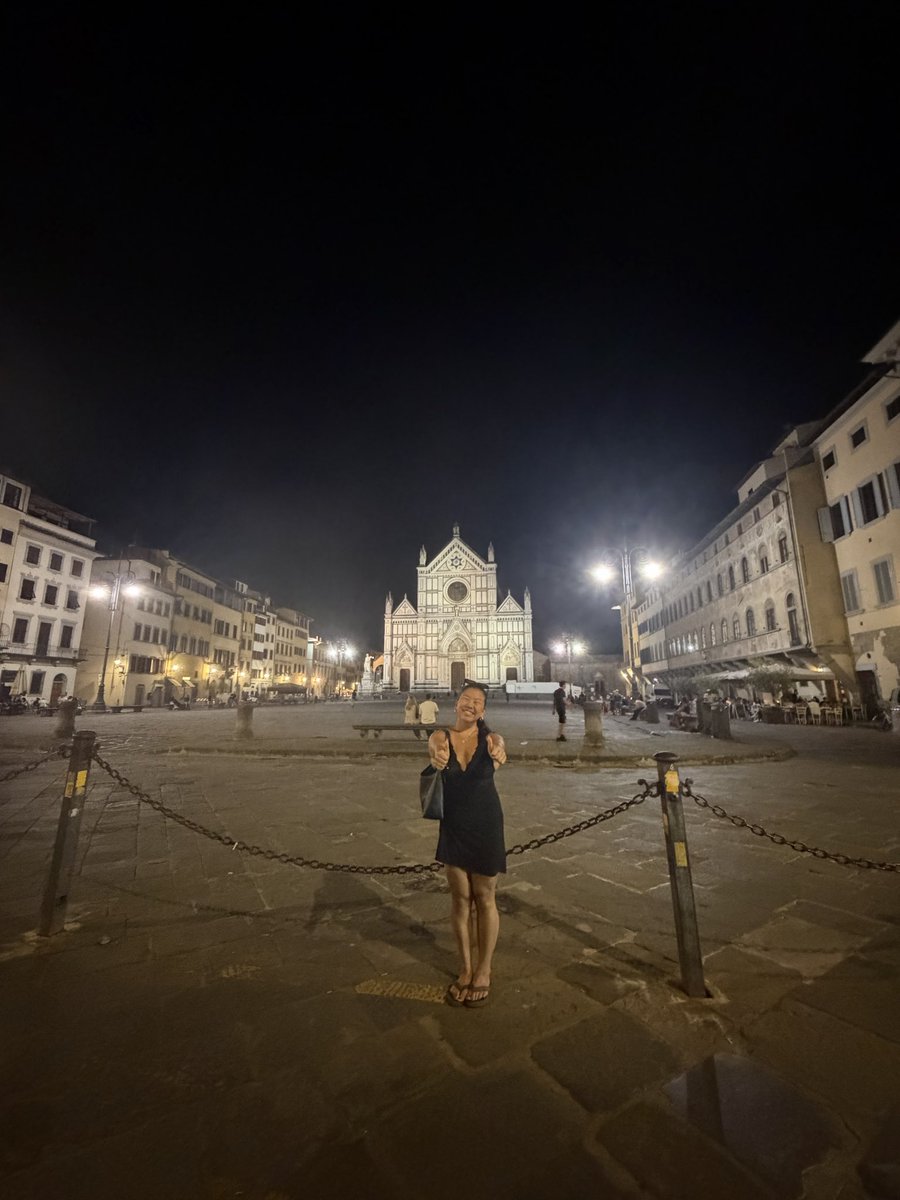 CORBYNSMUTUAL's tweet photo. @ShawnMendes excuse me but you need to get over here to firenze. BC WHY R U IN MILANNNNNNN. IM HERE FOR THREE MORE MONTHS PLZZZ @ShawnAccess https://t.co/qXH4NR1dP6