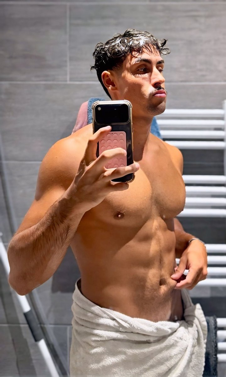 expose_twittos's tweet photo. 💙 𝙋𝙎𝙀𝙐𝘿𝙊 · @hugo___savage 
🔞 𝘼𝙂𝙀 · 26 ans
 🇫🇷 𝙑𝙄𝙇𝙇𝙀 · Toulouse (31)
💥 𝙄𝙉𝙁𝙊𝙎 · Après avoir percé sur TikTok, cette beauté débarque sur X et @top4fans, bien décidé à se lâcher et à vous en dévoiler de plus en plus … Au menu : nudes et sextapes, en mode “caliente” !
♻️ 𝙍𝙏 pour bien l’afficher
