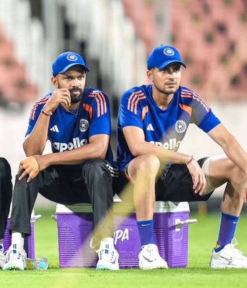 CricCrazyJohns's tweet photo. Ruturaj Gaikwad &amp; Shubman Gill during the practice session 💛👑 https://t.co/zRSoaBOPLc