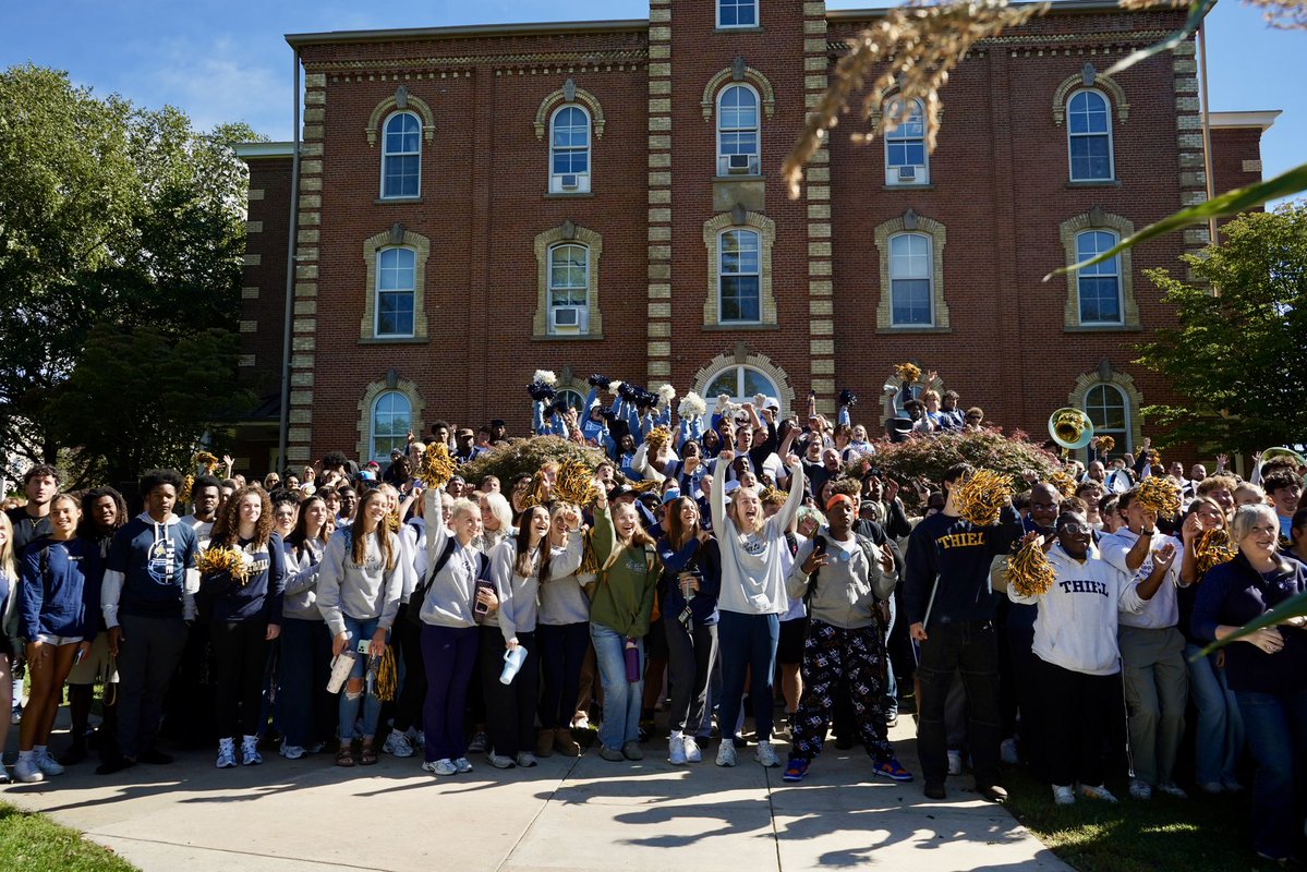 ThielAthletics's tweet photo. Bringing the ROAR to Homecoming 🐾📣😺

#TomcatPride | @pacathletics https://t.co/0W9V0CqTJL