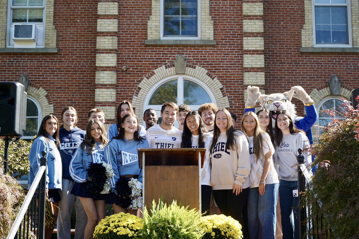 ThielAthletics's tweet photo. Bringing the ROAR to Homecoming 🐾📣😺

#TomcatPride | @pacathletics https://t.co/0W9V0CqTJL