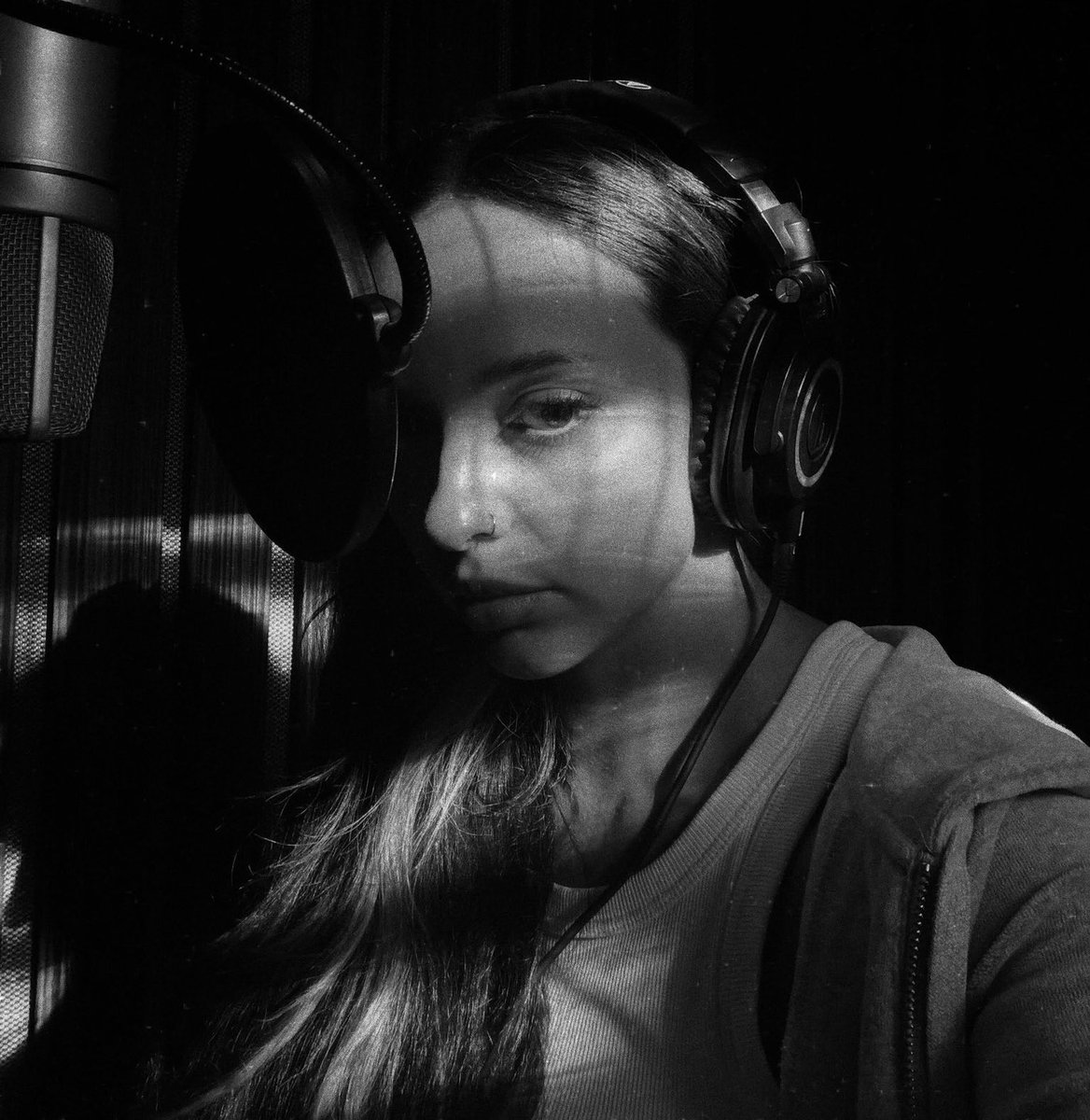 JADEtearoom's tweet photo. JADE shares a new photo from the studio in L.A. https://t.co/PD7Fg692PI