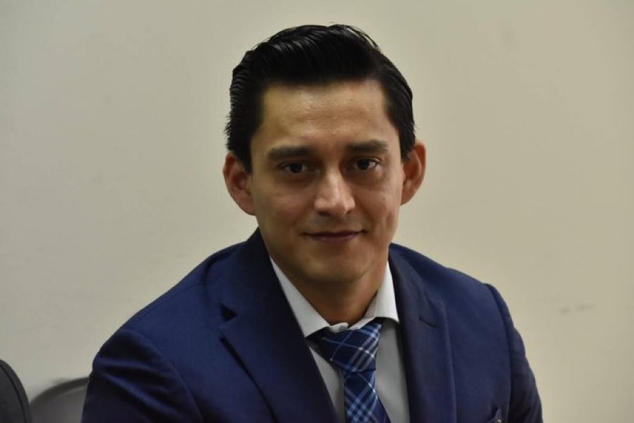 __VaderGT's tweet photo. Halcón Caído 
—repito, Halcón Caído 

La Sala de Apelaciones, nuevamente, revoca las medidas sustitutivas otorgadas a uno de los señalados de haber fraguado el fraude de 2023.

Otra vez, la justicia corrige el rumbo.  Well Done.   🫡 
@OJGuatemala 

Santos Neil al Preventivo.  

#OnFire