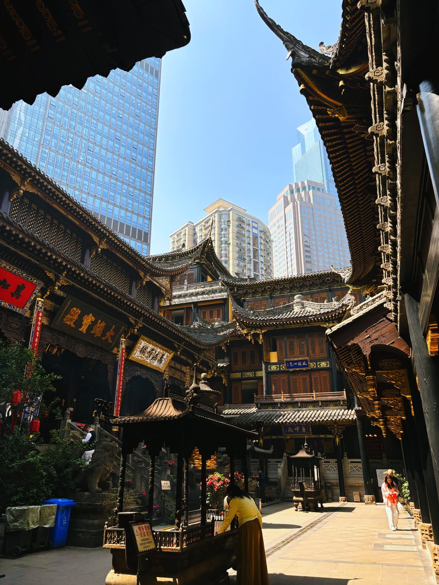 kumayano's tweet photo. y'a chongqing, zhangjiajie et puis le reste du monde loin derrière https://t.co/bGTT5zx9iP