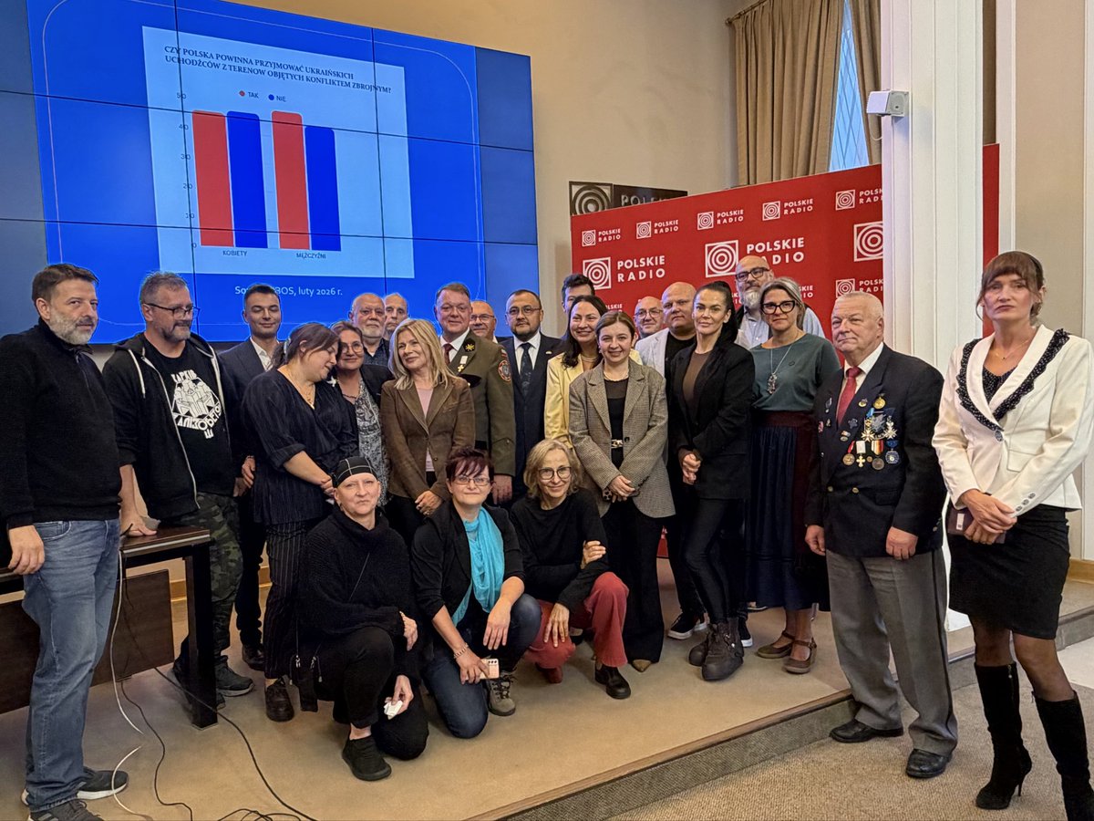 UKRinPL's tweet photo. Ambasador Ukrainy w Polsce @VasylBodnar  spotkał się z polskimi wolontariuszami oraz przedstawicielami organizacji społecznych, które od początku pełnoskalowej rosyjskiej inwazji pomagają Ukrainie.

Serdecznie dziękujemy wolontariuszom za niestrudzoną pracę i wsparcie Ukrainy. https://t.co/KSzfINI83f