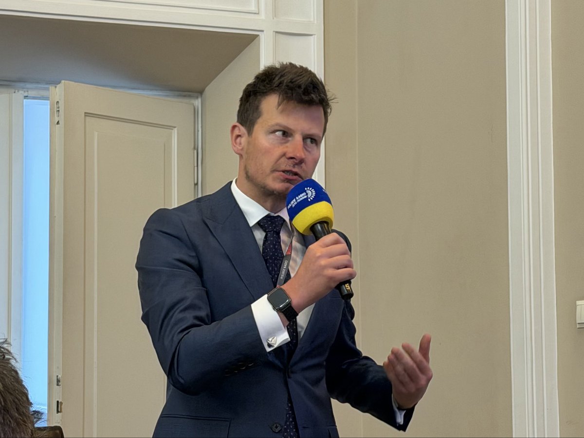 UKRinPL's tweet photo. Ambasador Ukrainy w Polsce @VasylBodnar  spotkał się z polskimi wolontariuszami oraz przedstawicielami organizacji społecznych, które od początku pełnoskalowej rosyjskiej inwazji pomagają Ukrainie.

Serdecznie dziękujemy wolontariuszom za niestrudzoną pracę i wsparcie Ukrainy. https://t.co/KSzfINI83f