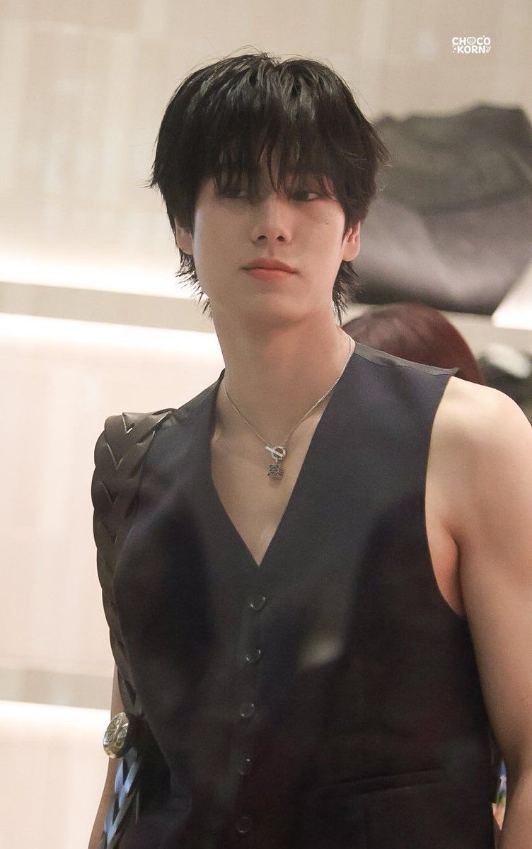 _phuwink's tweet photo. he was competing to be the prettiest babygirl to ever exist that day https://t.co/SXrrq0ksRc