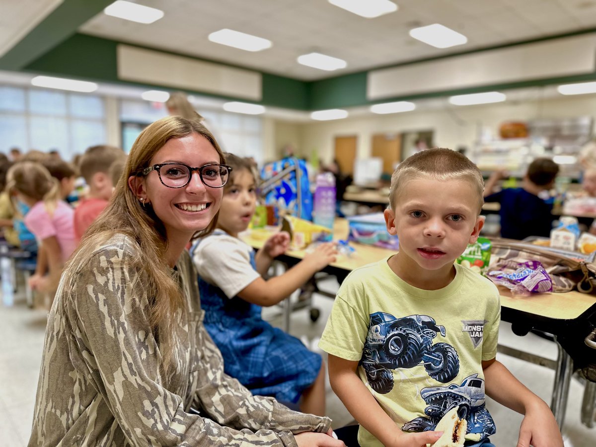 NewtonSupt's tweet photo. Amazing to see @Eastside_HS student, and aspiring Pre-K teacher, Madeline O’Brien fulfill her work-based learning duties at our very own Mansfield Elementary! This is what service to kids and community looks like. @MFESHornets #NewtonForward https://t.co/NdewK2tjLu