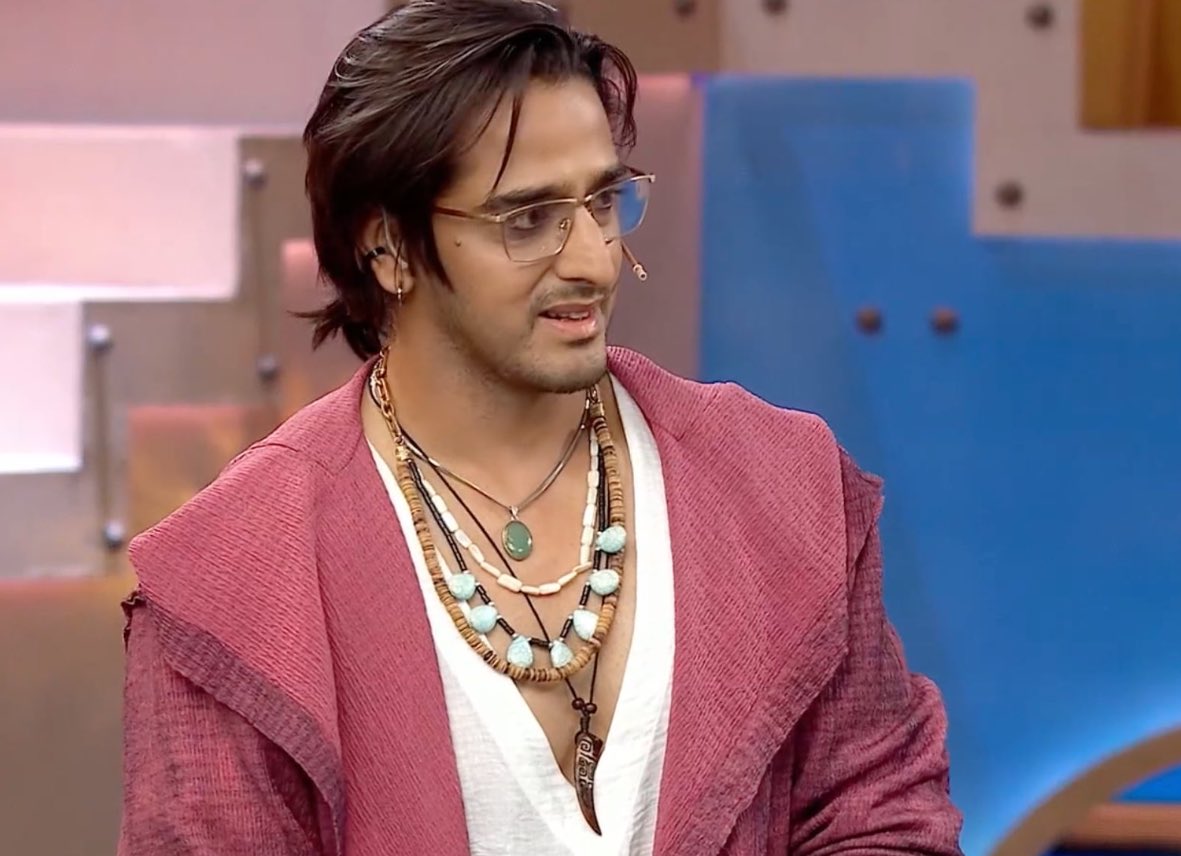 KaaliSRKFan's tweet photo. Qazi is legit one of the most inspiring, well behaved, and definition of how a man should be. Literally the most loved contestant of this season

PUBLIC STANDS WITH QAZI https://t.co/lkydKvzoa5