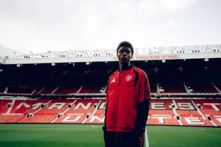 Penrith360369's tweet photo. ⚽ Signs for United
Manchester United have agreed the signing of exciting youngster Karim Cassim.

The England youth international has joined after leaving Manchester City.

The 17-year-old was part of the City side that won the FA Youth Cup last season

On the international front, the central midfielder has been capped up to England’s Under-17s.

Everyone at the club would like to welcome Karim to United and we wish him the very best of luck.