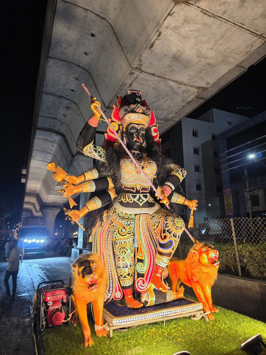 skrishn7's tweet photo. #GaneshNirmarjan. https://t.co/N0BUEvw64W