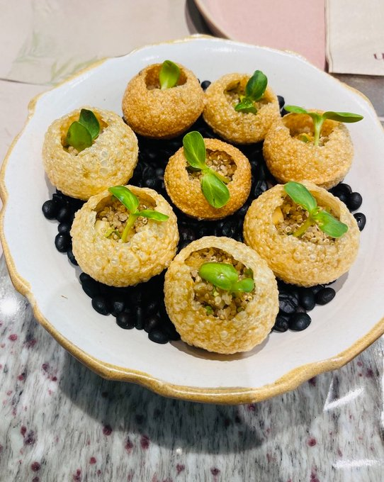 DHView's tweet photo. Quinoa filled Puris. 🤌🏻 https://t.co/qrbxJ5fY0i