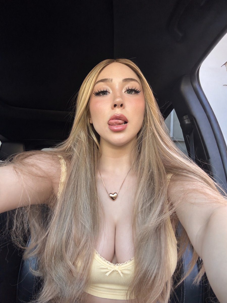 hannapunzell's tweet photo. hace mucho calor ultimamente no? 😭 https://t.co/U0EFOdFHHV