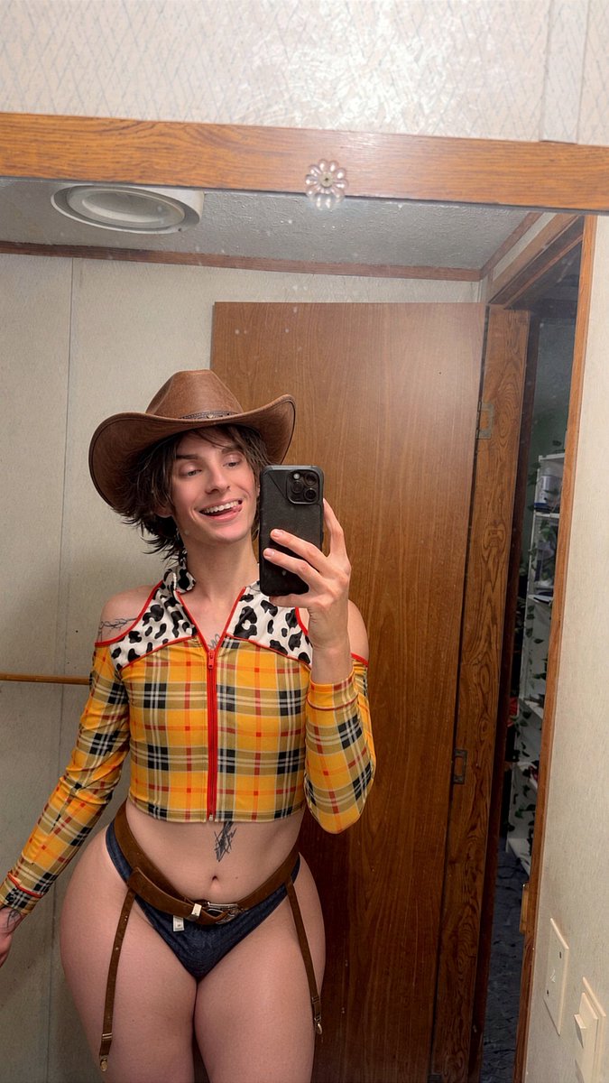 liIcammm's tweet photo. Howdy 🤠 https://t.co/GLg6cWLJbb