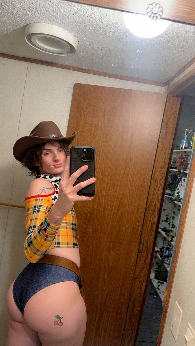 liIcammm's tweet photo. Howdy 🤠 https://t.co/GLg6cWLJbb