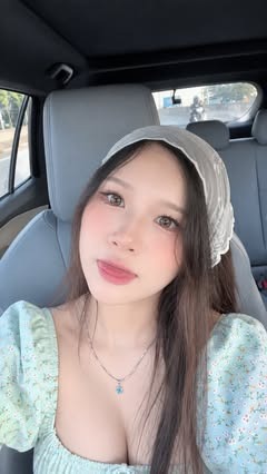 LiamMartinlaz's tweet photo. like i was trying to choose an Icecream place for them for a a later chapter in duece and i can’t find anything😭😭😭😭 https://t.co/f8dPKUanru