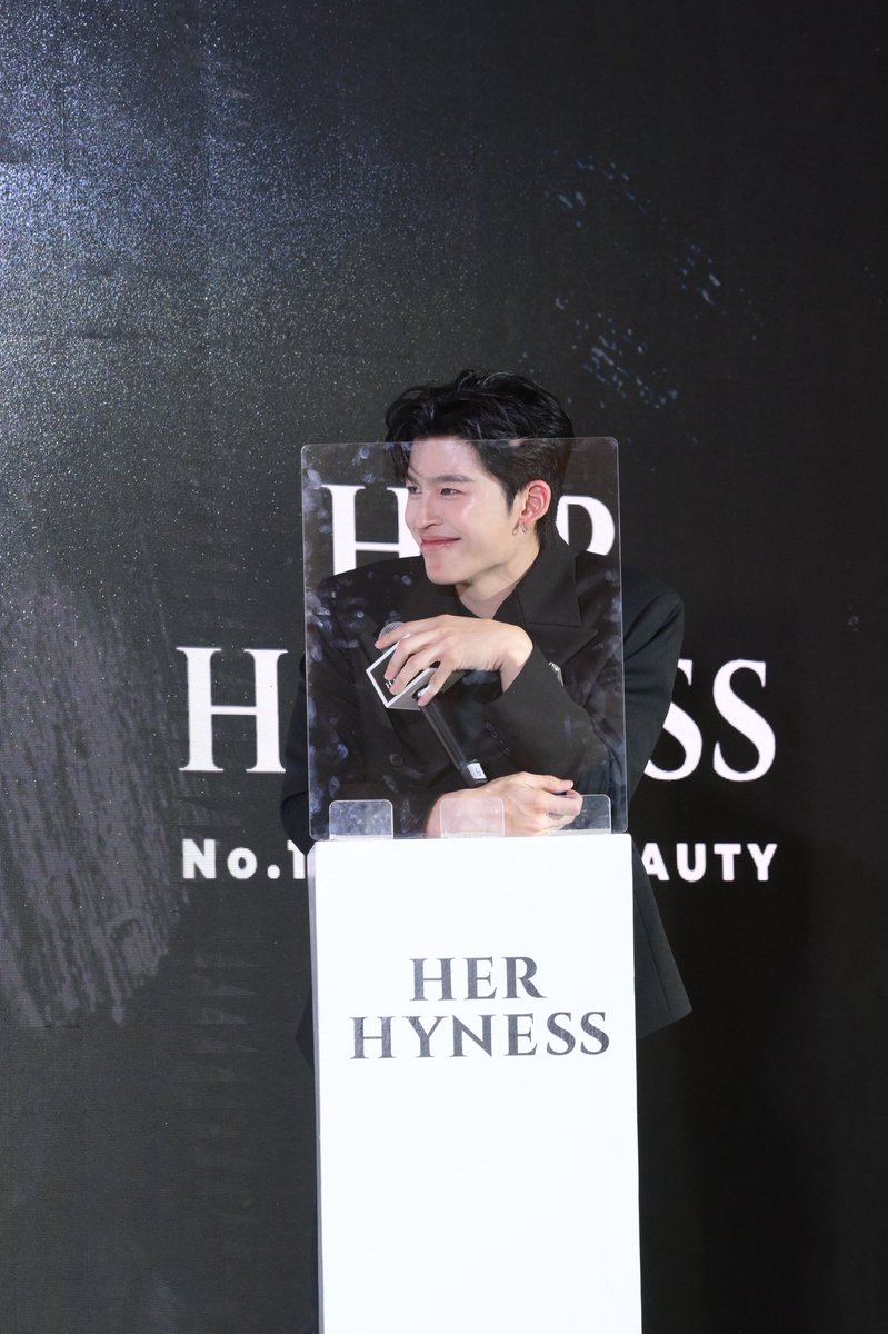 HerHynessBeauty's tweet photo. Her Hyness ขอขอบคุณทุก ๆ คนมาก ๆ จากใจเลยนะค้า 🧡✨
ที่มาร่วมเป็นส่วนหนึ่งของโมเมนต์สุดพิเศษกับ Her Hyness และ ท่านปอนด์ ณราวิชญ์ Brand Ambassador ของเรา 🫶🏻

ขอบคุณทุกคนที่มาร่วมสร้างบรรยากาศน่ารัก ๆ และเก็บโมเมนต์แห่งความประทับใจไปด้วยกันในครั้งนี้กับงาน The Science and Soul Behind No.1 Mask นะคะ

และขอบคุณที่คอยซัพพอร์ตและมอบความรักให้กับ ท่านปอนด์ Brand Ambassador สุดหล่อของเรา รวมถึง Her Hyness เสมอมานะคะ 🧡 ดีใจมาก ๆ ที่ได้เจอกับทุกคนในทุกอีเวนต์ค่า และหวังว่าจะได้มีโมเมนต์ดี ๆ แบบนี้ด้วยกันอีกเรื่อย ๆ เลยน้า

ไปกันต่อ! 👀✨ รอติดตามกันได้เลยว่า Her Hyness x Pond Naravit จะมีอะไรสนุก ๆ มาให้ทุกคนได้เซอร์ไพรส์กันอีก บอกเลยว่าโมเมนต์น่ารัก ๆ ของเรายังไม่หมดแค่นี้แน่นอน 🧡🫶🏻
แล้วเจอกันใหม่ในกิจกรรมหน้าค่า ✨

#HerHynessNo1Mask #HerHynessxPond #HerHyness #No1CleanBeauty