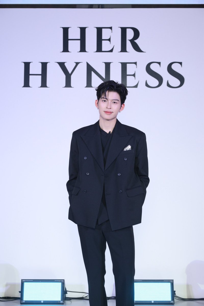 HerHynessBeauty's tweet photo. Her Hyness ขอขอบคุณทุก ๆ คนมาก ๆ จากใจเลยนะค้า 🧡✨
ที่มาร่วมเป็นส่วนหนึ่งของโมเมนต์สุดพิเศษกับ Her Hyness และ ท่านปอนด์ ณราวิชญ์ Brand Ambassador ของเรา 🫶🏻

ขอบคุณทุกคนที่มาร่วมสร้างบรรยากาศน่ารัก ๆ และเก็บโมเมนต์แห่งความประทับใจไปด้วยกันในครั้งนี้กับงาน The Science and Soul Behind No.1 Mask นะคะ

และขอบคุณที่คอยซัพพอร์ตและมอบความรักให้กับ ท่านปอนด์ Brand Ambassador สุดหล่อของเรา รวมถึง Her Hyness เสมอมานะคะ 🧡 ดีใจมาก ๆ ที่ได้เจอกับทุกคนในทุกอีเวนต์ค่า และหวังว่าจะได้มีโมเมนต์ดี ๆ แบบนี้ด้วยกันอีกเรื่อย ๆ เลยน้า

ไปกันต่อ! 👀✨ รอติดตามกันได้เลยว่า Her Hyness x Pond Naravit จะมีอะไรสนุก ๆ มาให้ทุกคนได้เซอร์ไพรส์กันอีก บอกเลยว่าโมเมนต์น่ารัก ๆ ของเรายังไม่หมดแค่นี้แน่นอน 🧡🫶🏻
แล้วเจอกันใหม่ในกิจกรรมหน้าค่า ✨

#HerHynessNo1Mask #HerHynessxPond #HerHyness #No1CleanBeauty