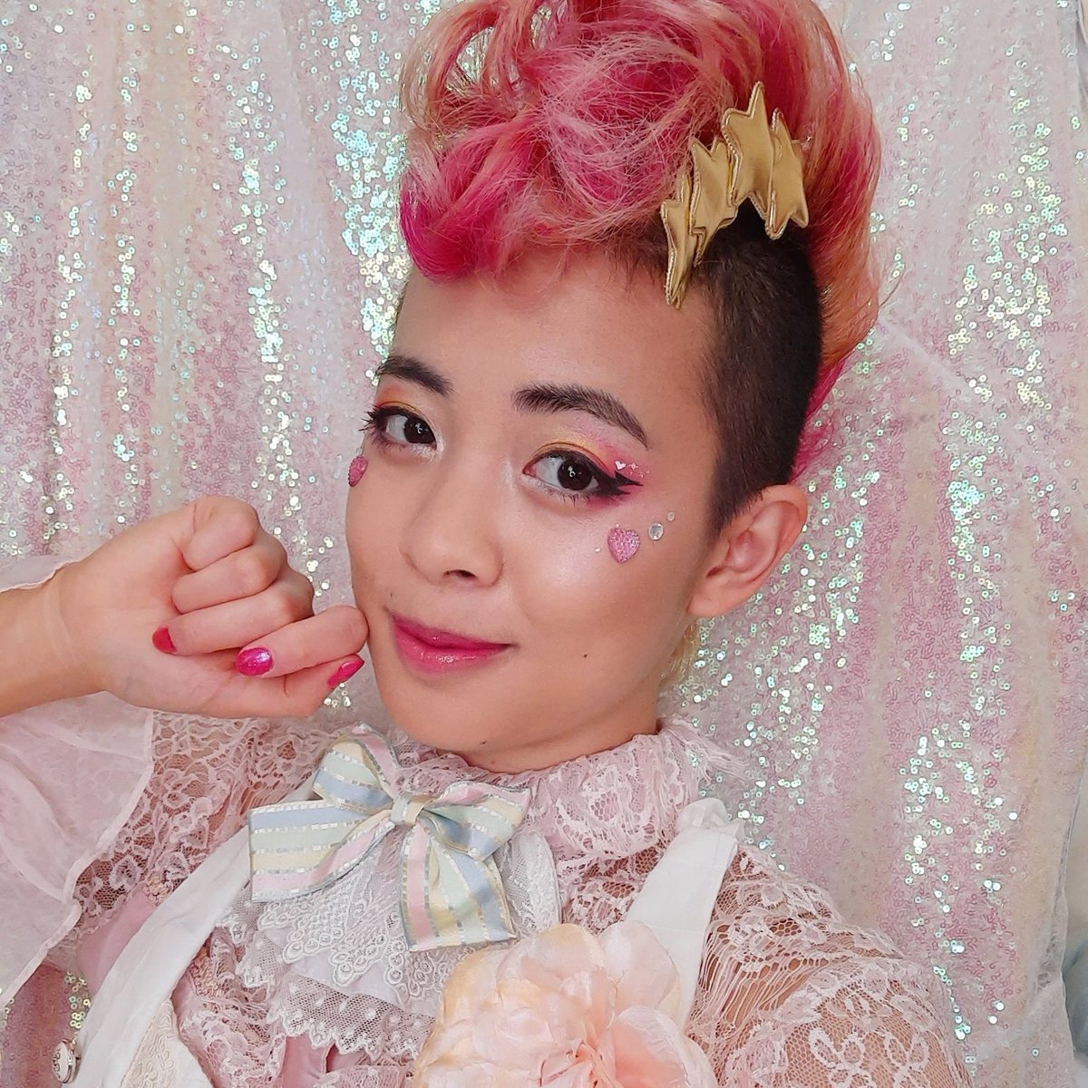 theprettykn1ght's tweet photo. Post #VeXpo2026 intro✨️ greetings new folks! My name is Lauri(they/them prnouns) AKA Pretty Knight!💖⚔️I'm filipino-canadian &amp; make short vids on vtubers and jfashion! It was wonderful meeting u all at VeXpo and I hope u can make it to our Canadian vtuber cons too!🇨🇦 https://t.co/sFP1alNZts
