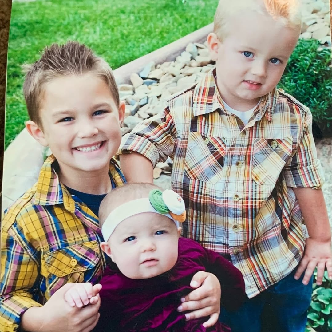 ketomadesimpl's tweet photo. Happy Mother’s Day to all of the moms out there! I am so lucky to still have my mom so close to me. She has been my rock my entire life. I love you mom!!!

I’ve been blessed with 3 babies of my own and I’m so proud to be their mom. Using a throwback ... https://t.co/CxwZREsjUN