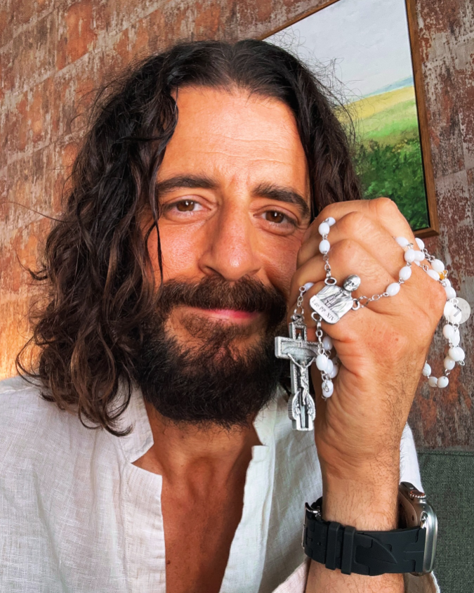 trad_west_'s tweet photo. Jonathan Roumie: "I literally was on my knees and I said, 'Jesus, I surrender myself to you. Take care of everything.' And He did."  

"The only thing you need is Jesus." https://t.co/Kn5oUIR82k