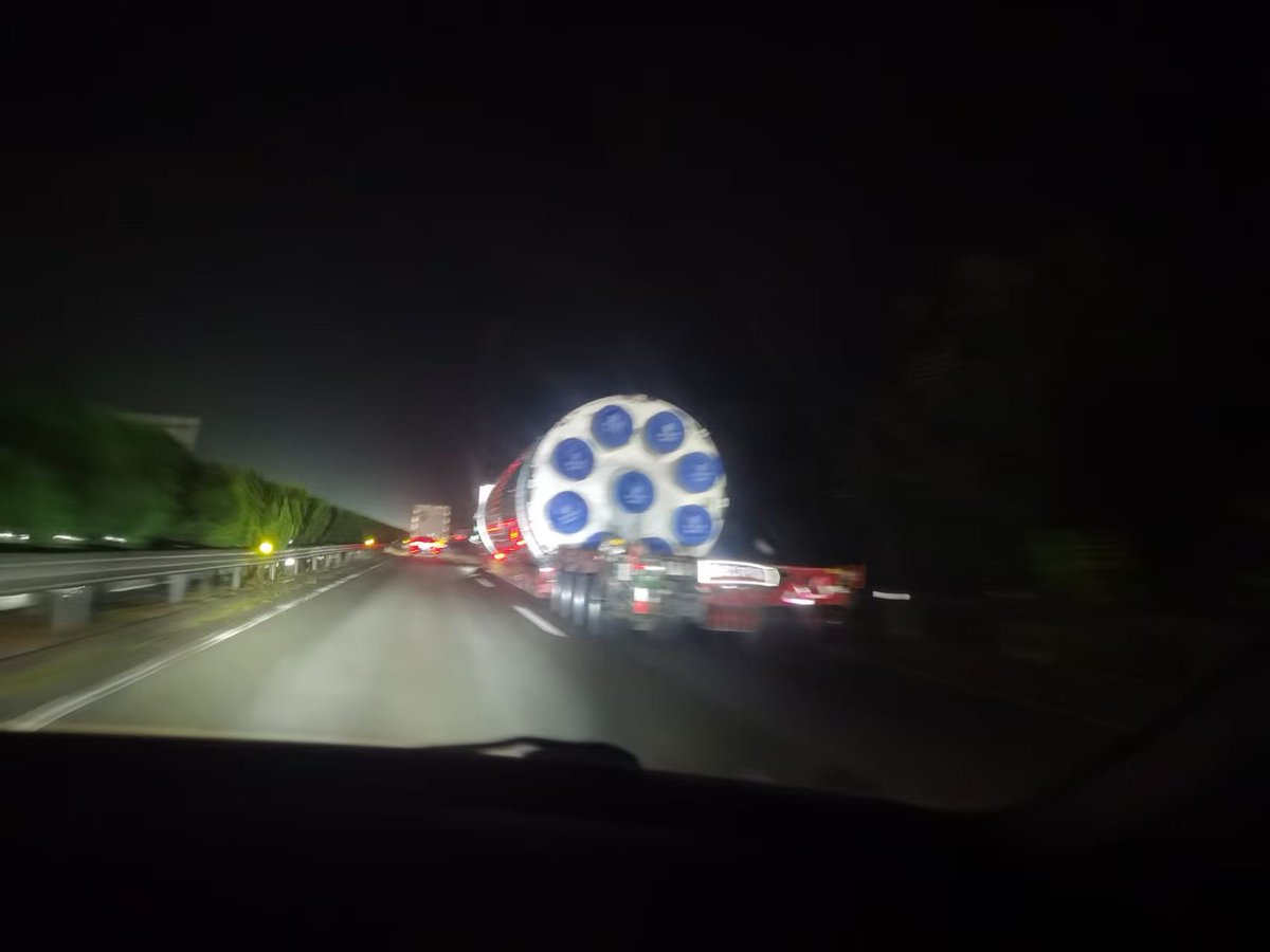 JiemoInOrbit's tweet photo. Recent mystery rocket first stage spotted on the road belong to Space EPOCH.

The rocket is the stainless steel methalox Yuanxingzhe-1 and plans to make a splash down recovery by the end of this year.

I'll look into where this was spotted. https://t.co/dFoLYW4i0Q