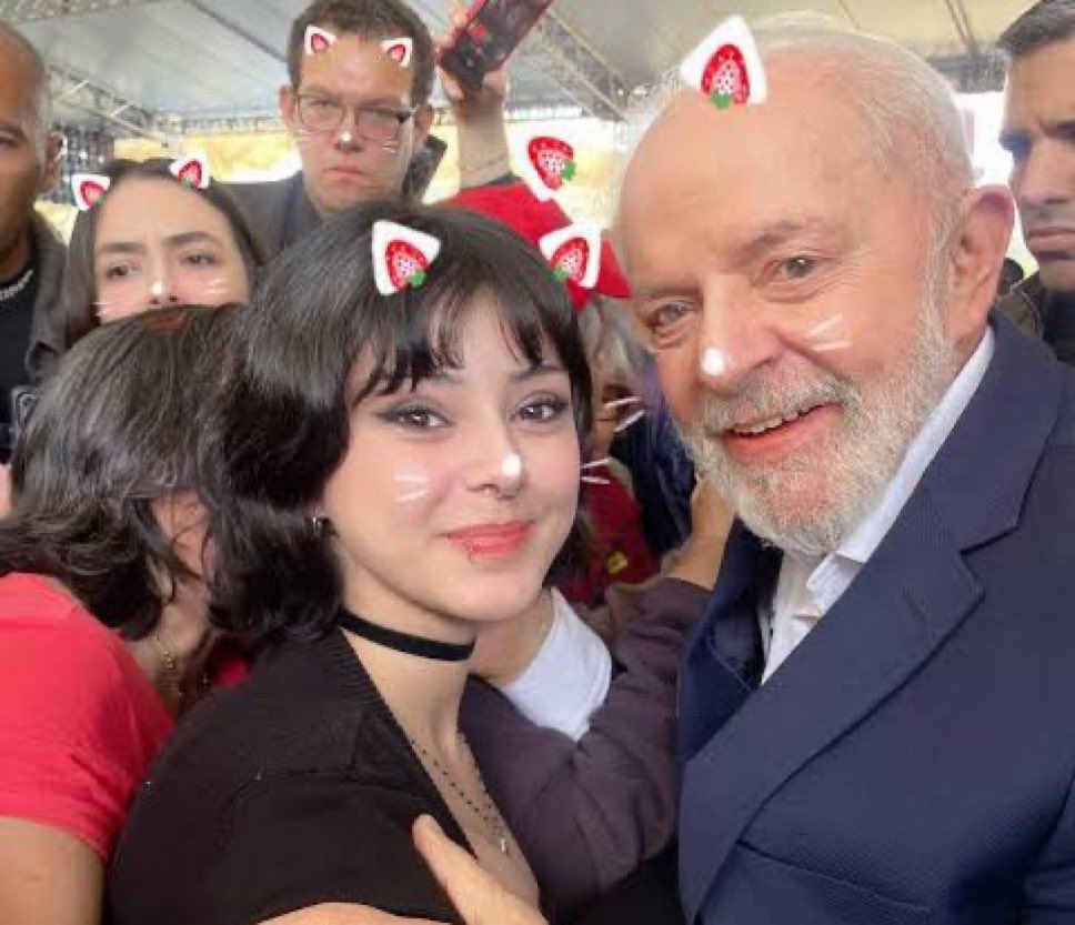 lulacervo's tweet photo. lembrei dessa diva que tirou foto com o lula de filtro de gatinha https://t.co/ScAoZba4HM