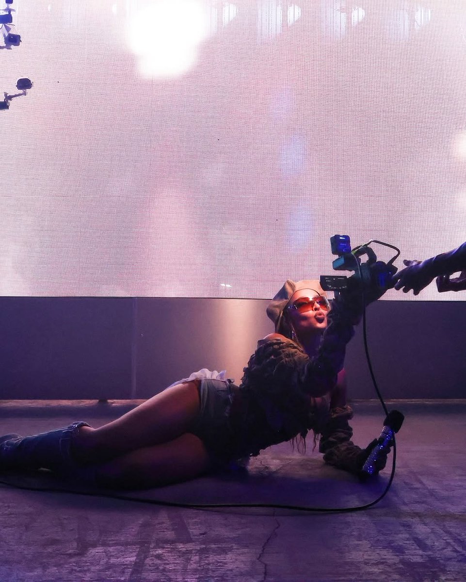 tinashedata's tweet photo. Tinashe confirms she’ll be going on tour for ‘Popstar.’ https://t.co/bYe1XlrGri