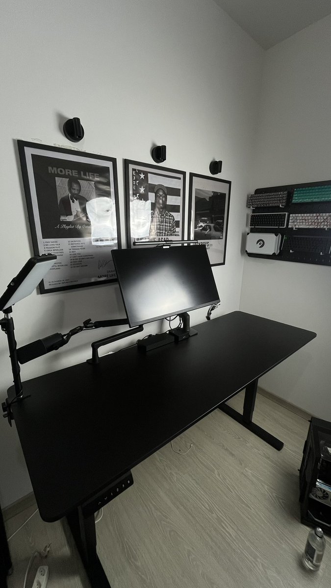 JustDougyy's tweet photo. #desksetup https://t.co/v55adxqEaK