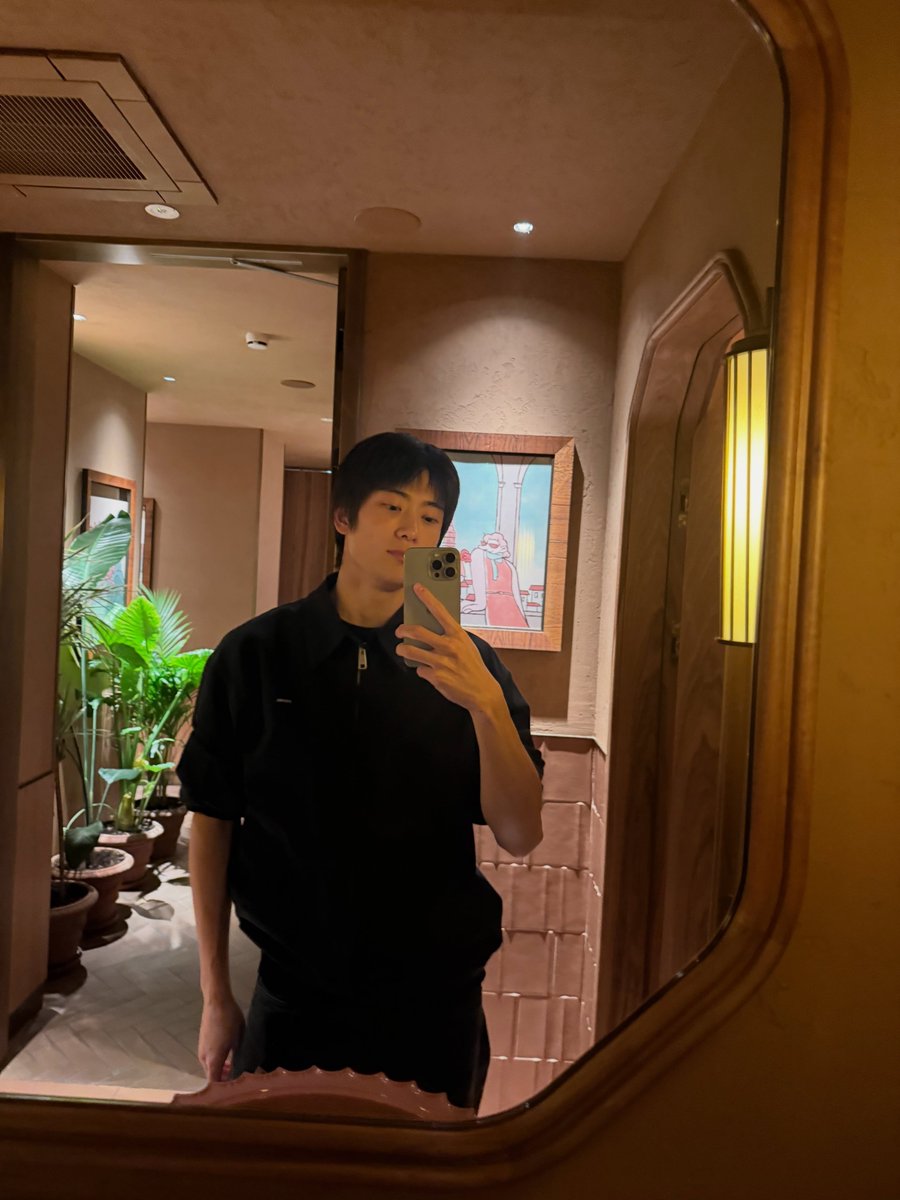 aquariusjjh's tweet photo. 260924 _jeongjaehyun #재현 인스타

🍽️

JAEHYUN DEFINES PRADA
#PradaSS27 #PradaSS27xJaehyun @Prada https://t.co/uieo94ueUd