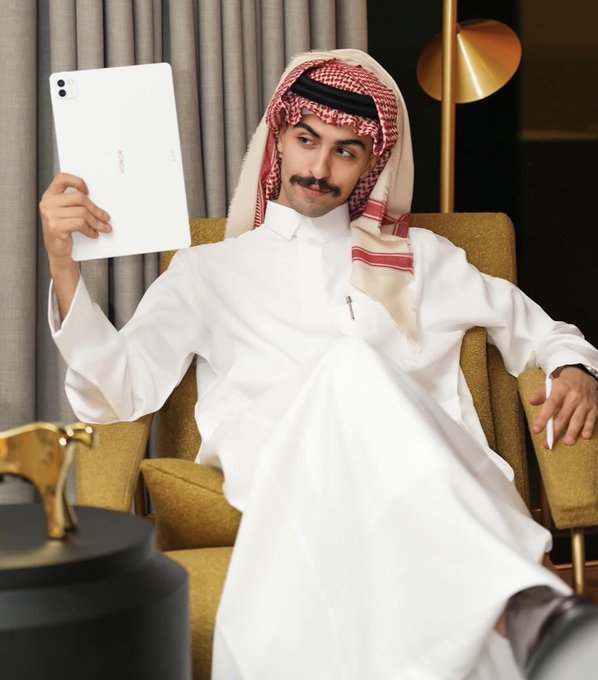 itszeroinx's tweet photo. عبدالرحمن بالثوب والشماغ أفخم شيء ممكن تشوفه ): 🤍 https://t.co/CIG6TwhVHB