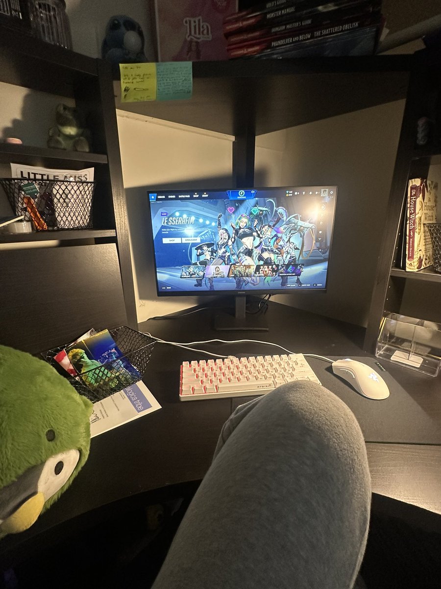 critmii's tweet photo. new pc setup i kinda fucking hate pc overwatch ur all so sweaty https://t.co/ktdtvv3sLN