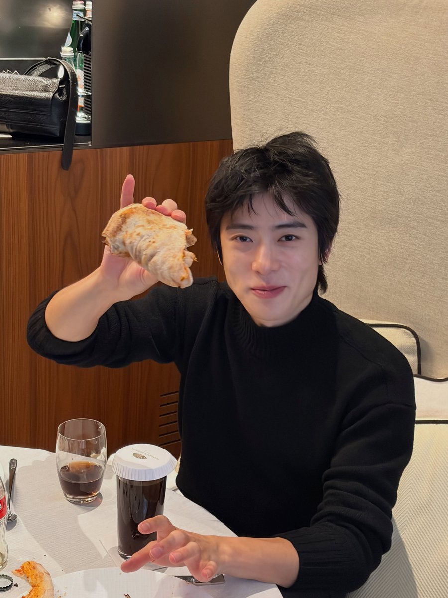 aquariusjjh's tweet photo. @Prada JAEHYUN DEFINES PRADA
#PradaSS27 #PradaSS27xJaehyun @Prada https://t.co/Ay1KYadfh3