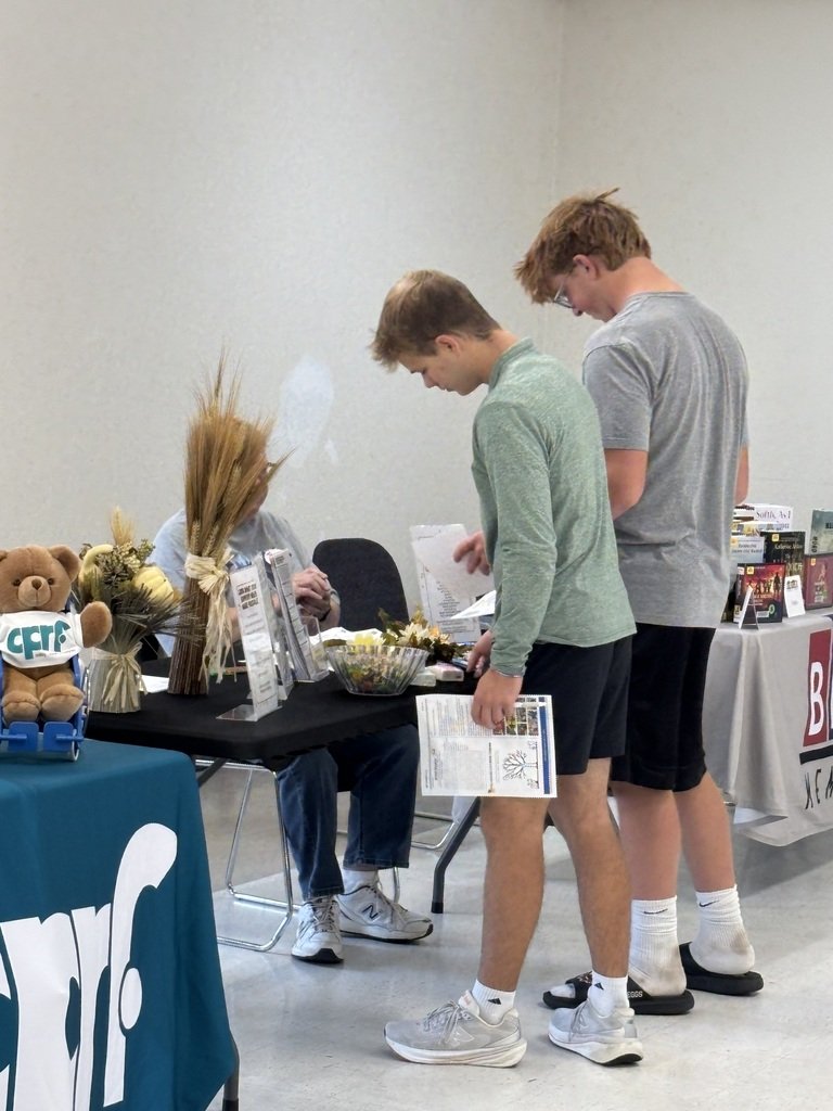 eldoradousd490's tweet photo. EHS students attended the United Way campaign kickoff to learn about the local programs it supports. Next month, USD 490 schools will give back through the annual Buckets for Change fundraiser. We’re proud to support our community as #PartOfThePride! https://t.co/HKuiPFVyAo