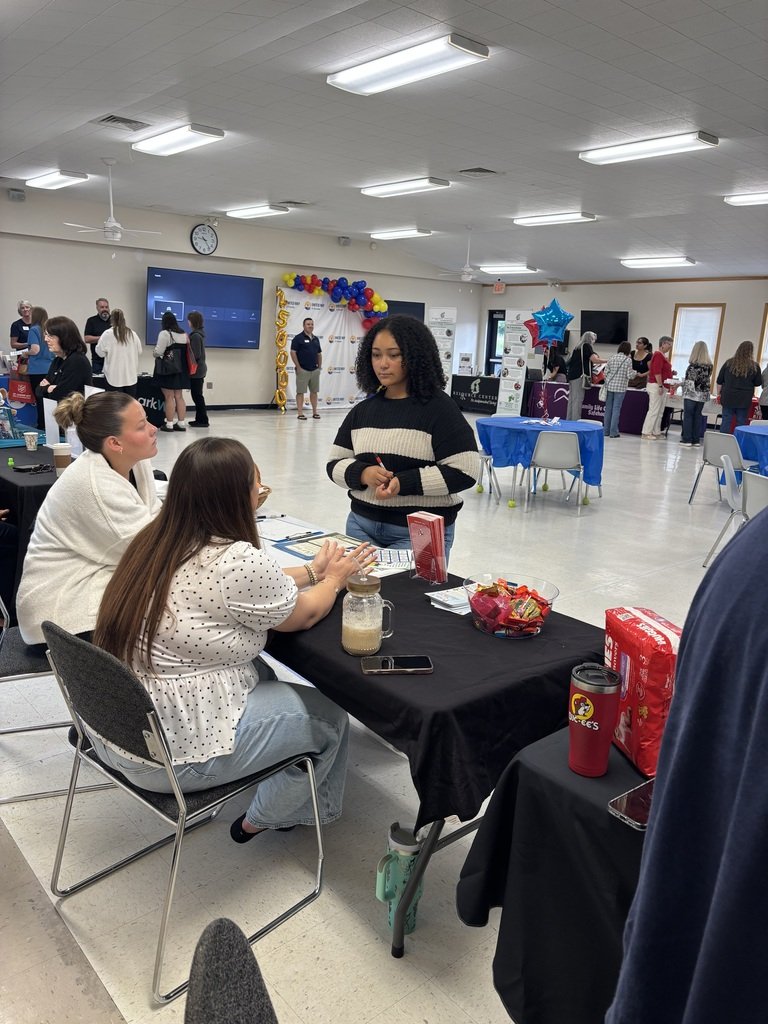 eldoradousd490's tweet photo. EHS students attended the United Way campaign kickoff to learn about the local programs it supports. Next month, USD 490 schools will give back through the annual Buckets for Change fundraiser. We’re proud to support our community as #PartOfThePride! https://t.co/HKuiPFVyAo