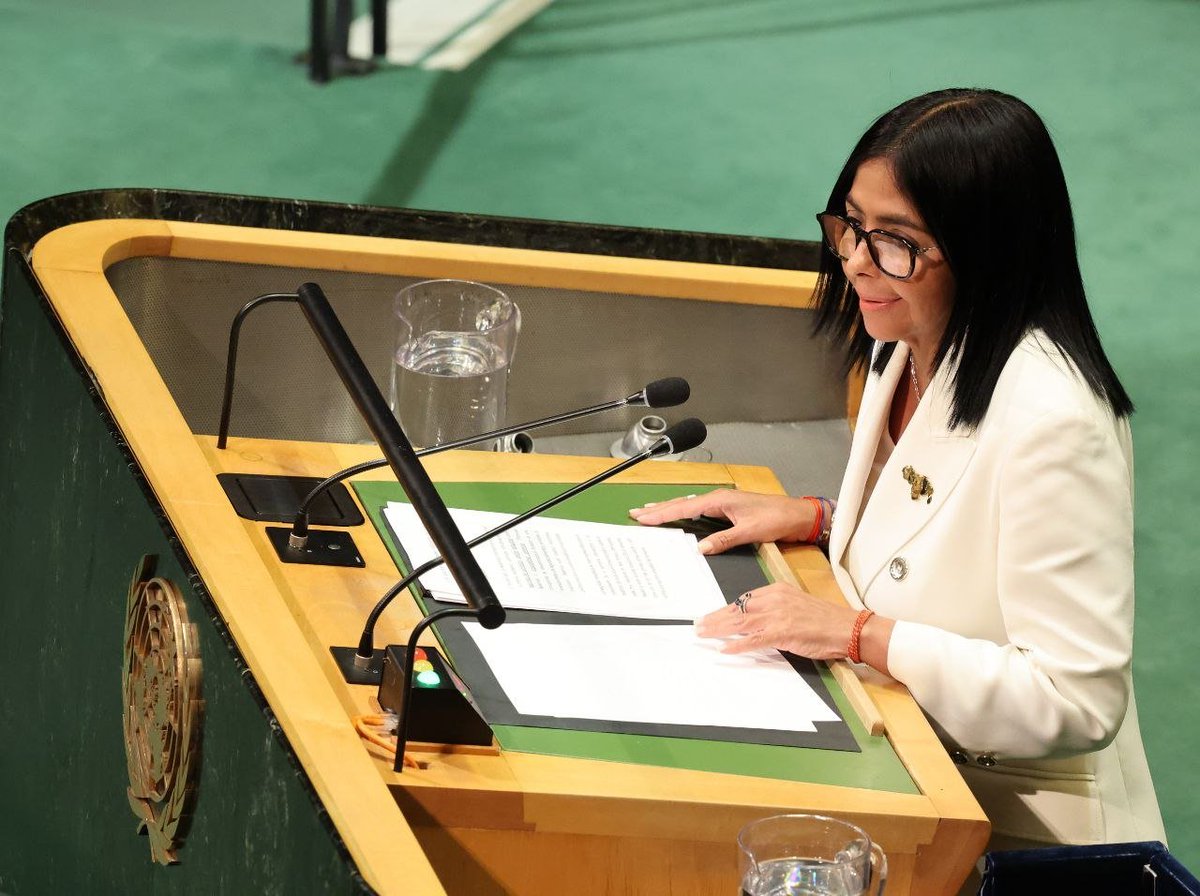 latablablog's tweet photo. #LaTablaAnaliiza 🚨 DELCY EN LA ONU: EL DOBLE BORRADO Subió al podio de la #UNGA81 para mostrarse como heroína única, sin decir quién era antes. Fue ministra, canciller, directora de PDVSA, presidenta de la ANC y vicepresidenta ejecutiva. En su discurso, nada de eso aparece. https://t.co/dNIRJemKZ6