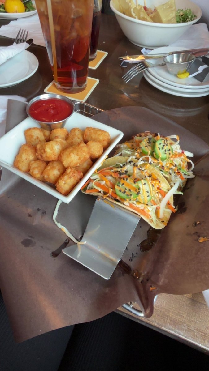 honeybeehost's tweet photo. Loving lunch https://t.co/PTxuhTFWGY