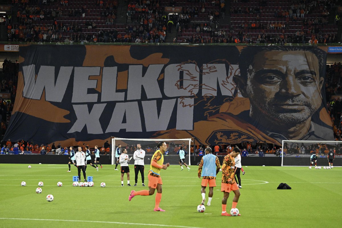 mundodeportivo's tweet photo. 🙌🇳🇱 El tifo a Xavi en su primer partido como seleccionador de Países Bajos https://t.co/X3edQIki6f