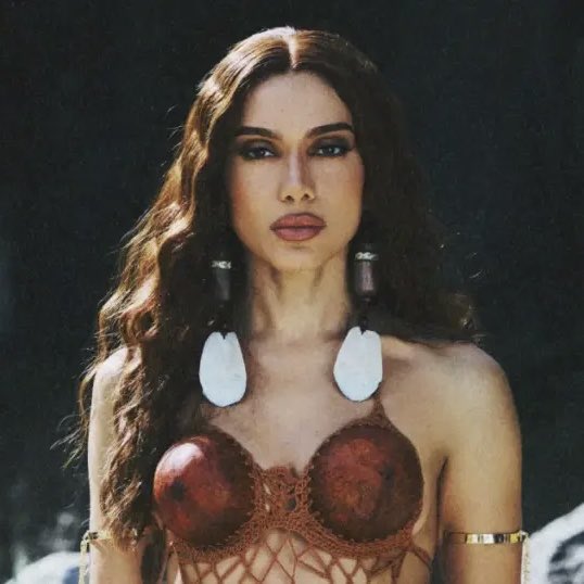 antmary_'s tweet photo. RAINHAS!!! Marília Mendonça e Anitta são as primeiras artistas femininas do país a alcançarem 4 músicas acima dos 400M de streams. https://t.co/CVGE5kidfC