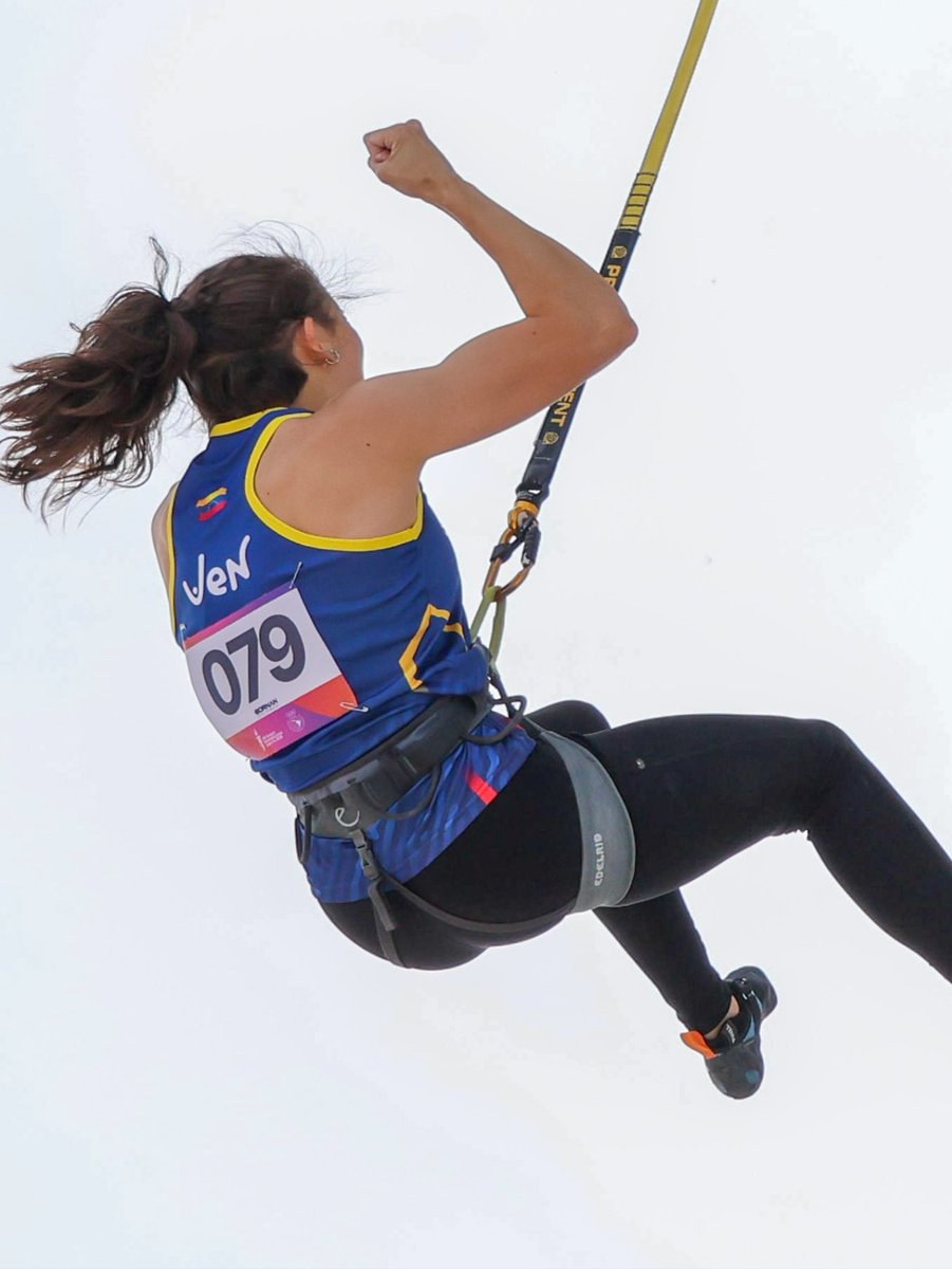 Unionradionet's tweet photo. #24Sep| La venezolana Sabrina Baumgartner consiguió este jueves la primera medalla de oro de la delegación en la escalada deportiva de los #JuegosSuramericanos, al superar en la final de velocidad con un tiempo de 7.65 segundos a la ecuatoriana Valentina Flores que firmó 8.65. https://t.co/0aJ9hzoP5F